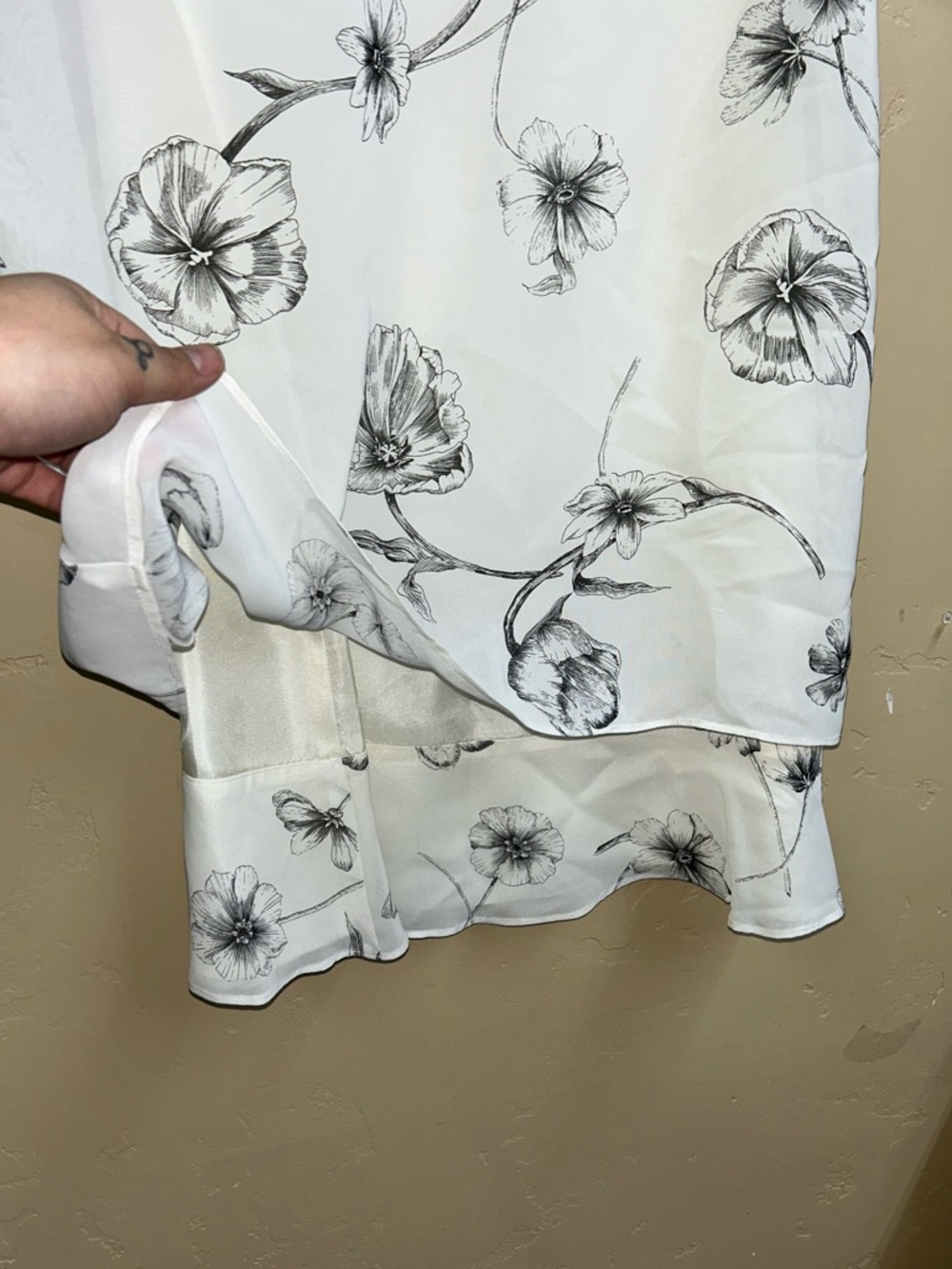 🔥5/$35🔥 White Floral Chiffon Layered Shift Dress | Size M/L - Picture 5 of 8